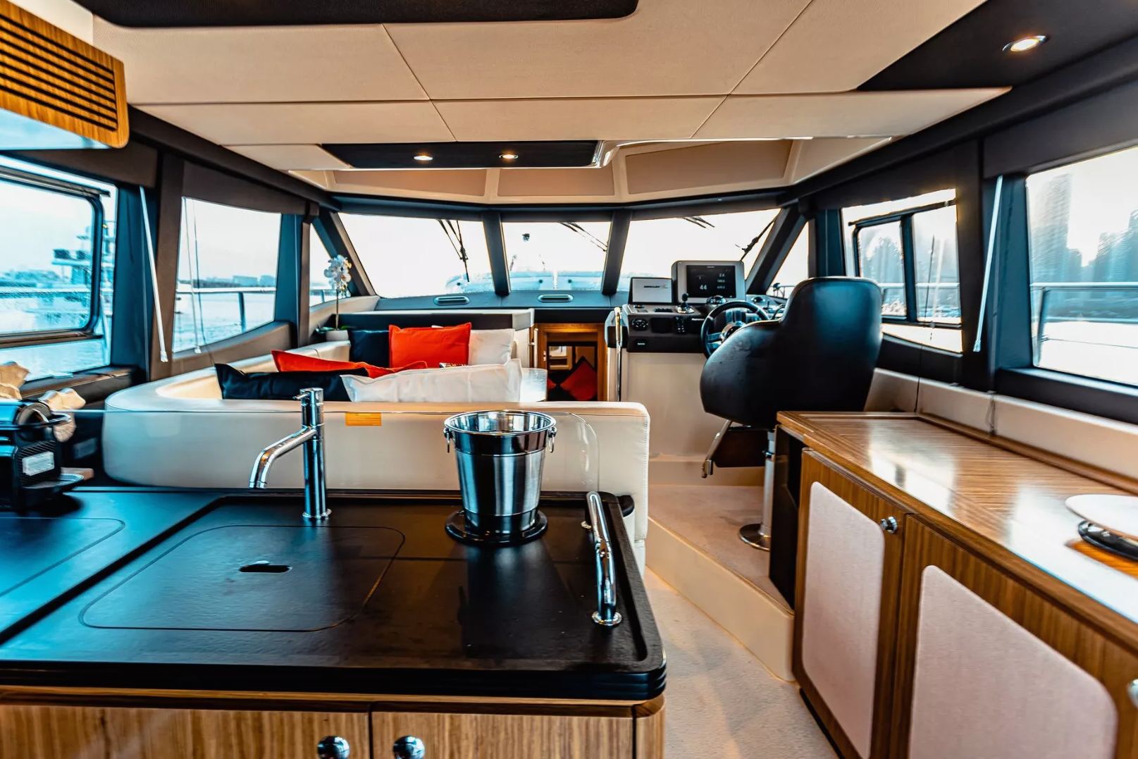 Photo 8 of Azimut Magellano 43 ft