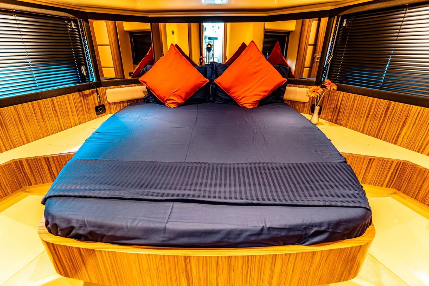 Photo 3 of Azimut Magellano 43 ft