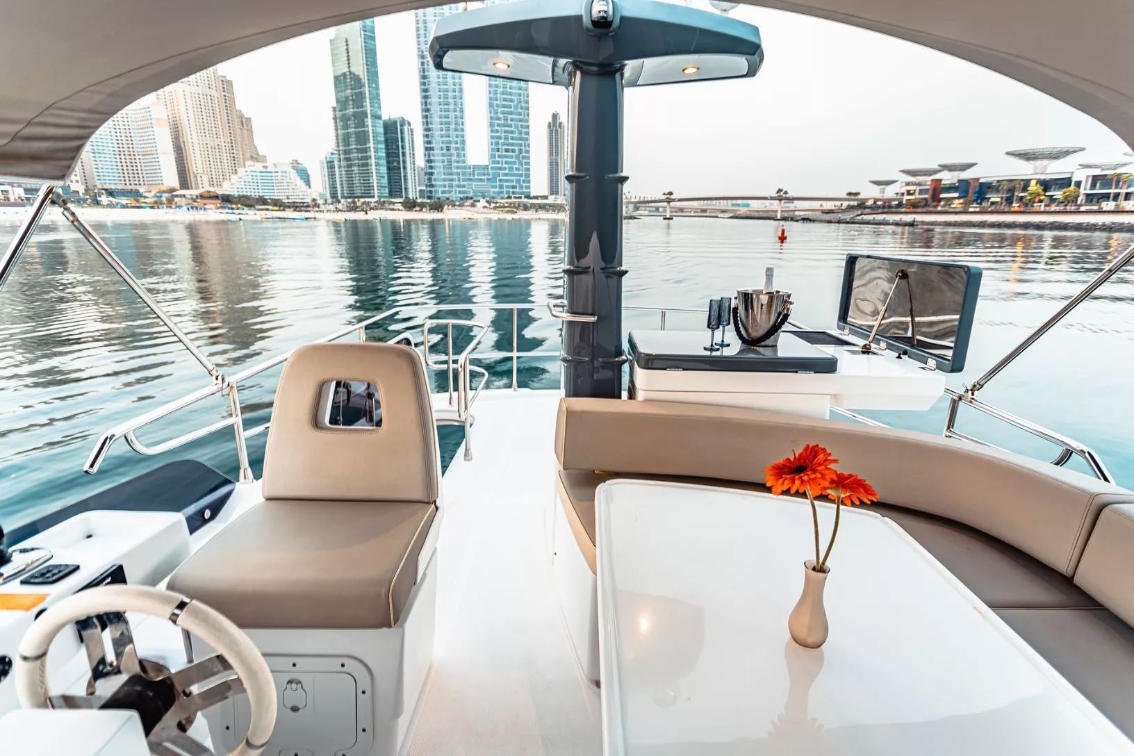 Photo 4 of Azimut Magellano 43 ft