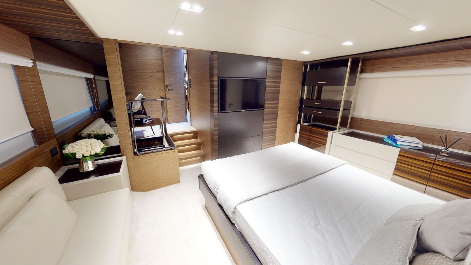 Photo 3 of Ferretti 67 ft